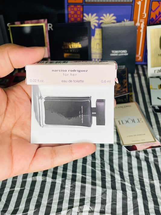 NARCISO RODRIGUEZ for her EDT 0.6 ml (Decant)